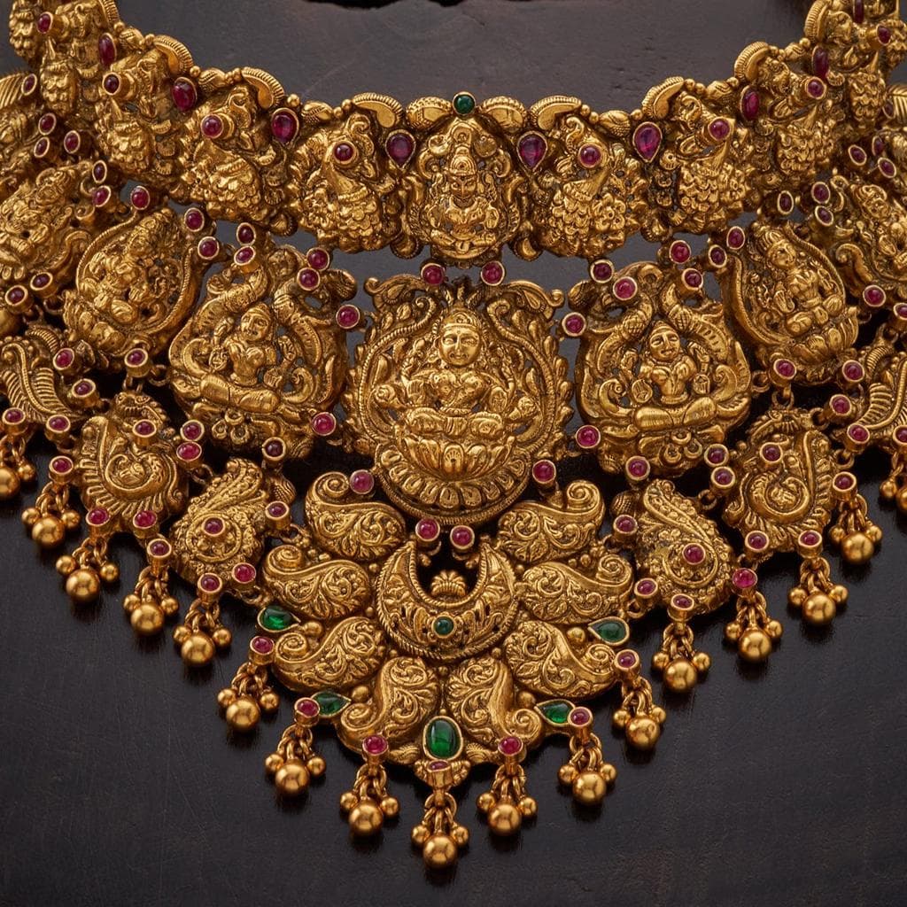 Traditional gold kemp stone choker design